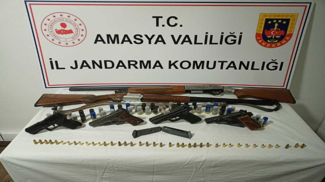 Amasya’da gazinoya operasyonda 6 ruhsatsız silah ele geçirildi: 6 gözaltı