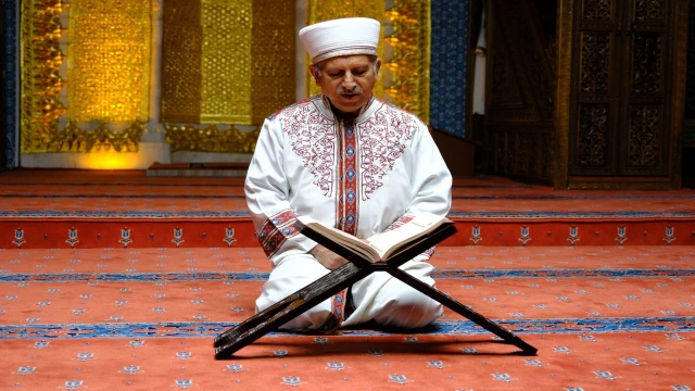 Asırlık camide 'itikâf' ibadeti