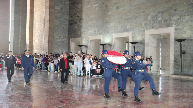 Başkan Hürriyet Anıtkabir’i ziyaret etti