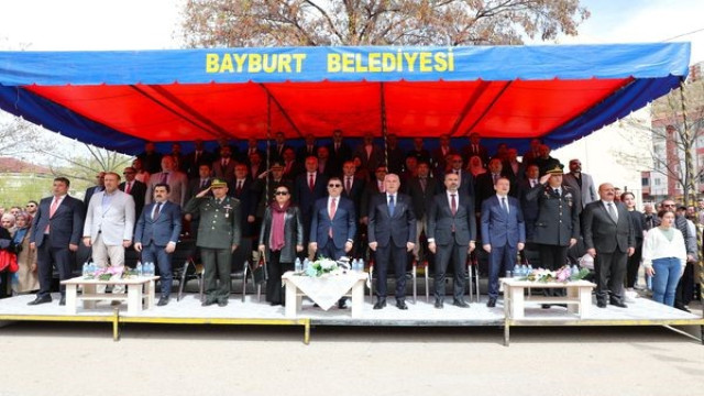 Bayburt’ta 23 Nisan coşkuyla kutlandı