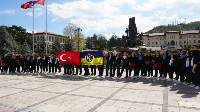 Çanakkale Savaşı’nda 3 dönem mezun veremeyen lise, 139. yılını kutluyor