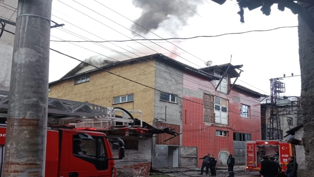 Deri fabrikasında çıkan yangın söndürüldü