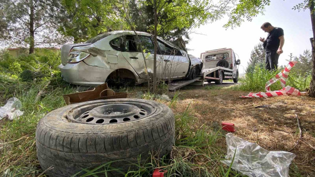 Diyarbakır’da kontrolden çıkan otomobil takla attı: 3 yaralı