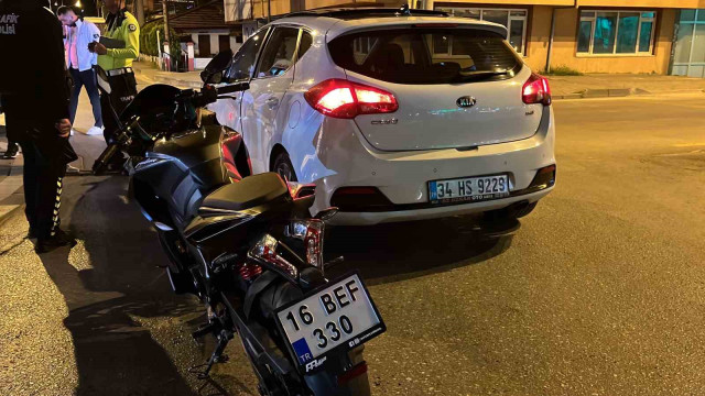 Dönel kavşakta motosiklet ile otomobil çarpıştı: 1 yaralı