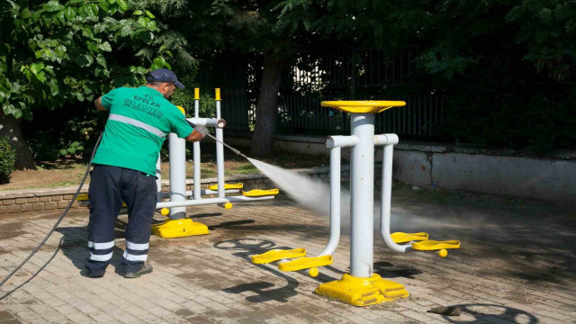 Efeler Belediyesi parkların bakımı için harekete geçti