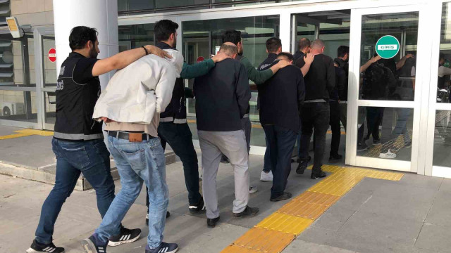 Elazığ’da sokak satıcılarına operasyon: 13 gözaltı