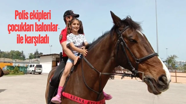 Engelli çocuklar polis araçlarına ve ata bindi