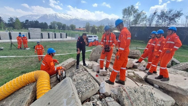 Hedef 100 bin Kişiye Depremde Arama ve Kurtarma Eğitimi