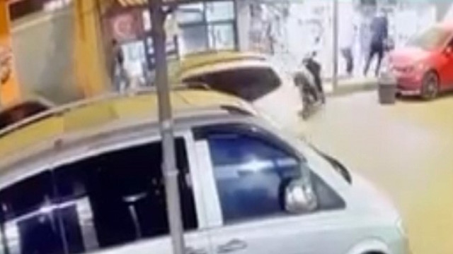 İstanbul’da kıraathane önünde silahlı saldırı kamerada: Cipten ateş açılıp öldürüldü