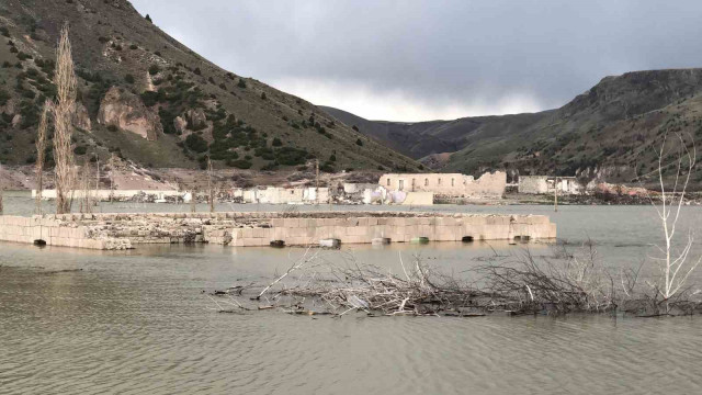 Kars’ta baraj kapakları kapandı, eski köy sular altında kaldı