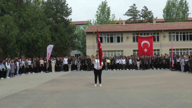 Kayseri’de öğrenciler Mareşal Fevzi Çakmak’ı andı