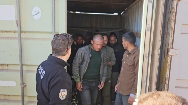Konteynerde 10 kaçak göçmen yakalandı