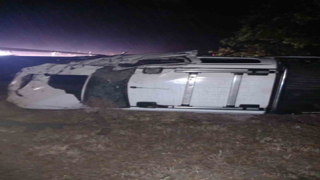 Konya’da bariyere çarpan otomobil takla attı: 2 yaralı