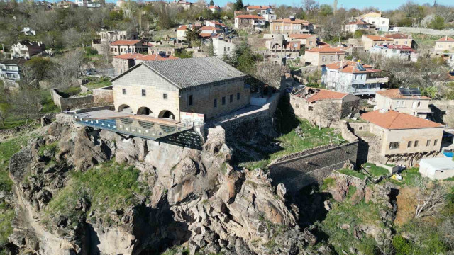 Niğde’nin cam terası manzarasıyla ziyaretçilerin ilgisini çekiyor