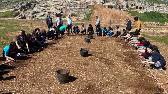 Öğrenciler tarihi alanda kazı çalışmalarına katıldı