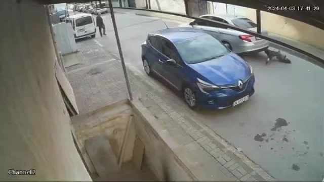 Otomobilin altında kalan çocuk kazanın şokuyla kalkıp böyle yürüdü