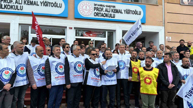 Sarıyer’de buluşan sendika, veli ve öğrenciler öğretmene şiddet olayını kınadı