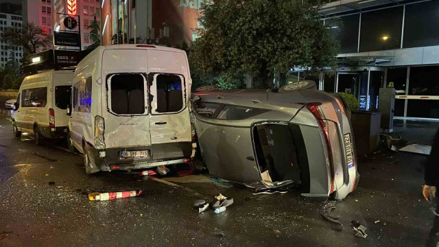 Sarıyer’de kontrolden çıkan otomobil yan yattı: 2 yaralı