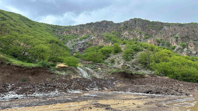 Tunceli’yi dolu ve sağanak vurdu