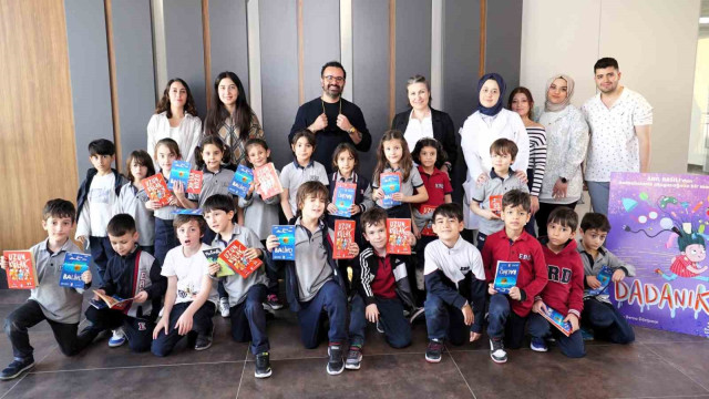 Ünlü yazar Erdem Koleji’nde imza gününe katıldı