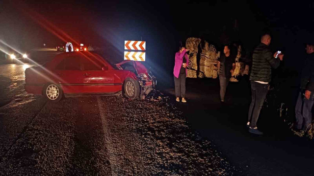 Yenice’de otomobil traktöre çarptı; 2 kişi yaralı