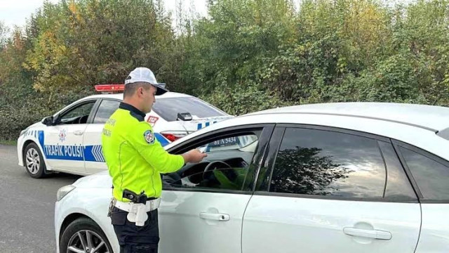 136 araç trafikten men edildi 25 sürücüye alkolden işlem yapıldı