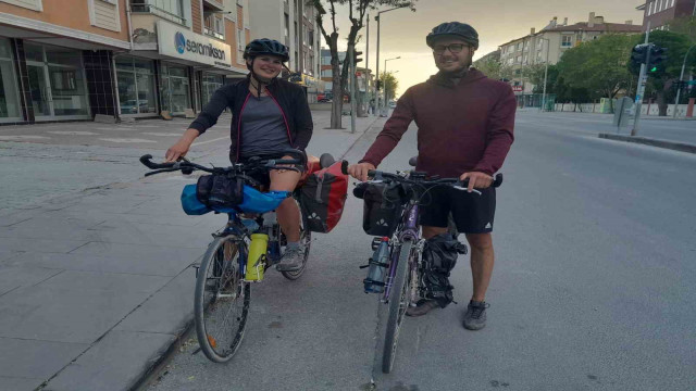 Alman çift bisikletle Meke Gölü’ne ulaştı