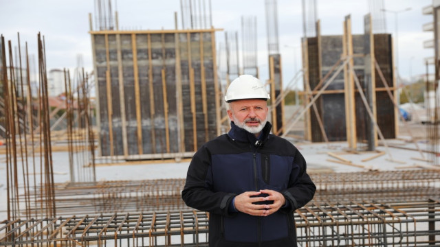Başkan Çolakbayrakdar: ”Türkiye’ye örnek kentsel dönüşüm gerçekleştiriyoruz”