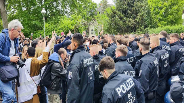 Berlin Özgür Üniversitesi’ndeki Gazze’ye destek protestosuna polisten müdahale