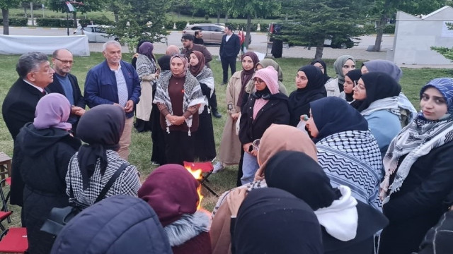 Birlik Vakfı Kütahya Şubesi üyeleri, ’Gazze Dayanışma Çadırı’nı ziyaret etti