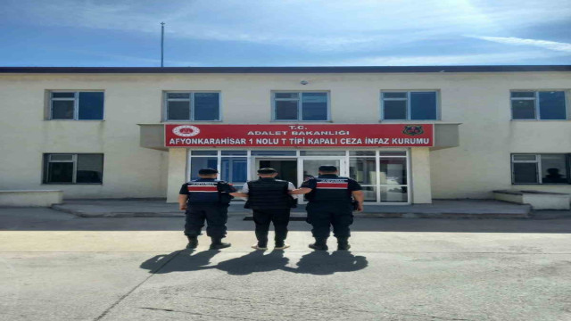 Çeşitli suçlardan hapis cezası ile aranan 2 şahsı jandarma yakaladı