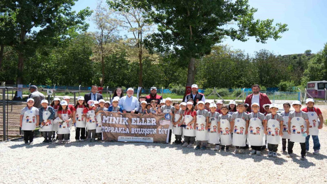 Çorum’da minikler fideleri toprakla buluşturdu