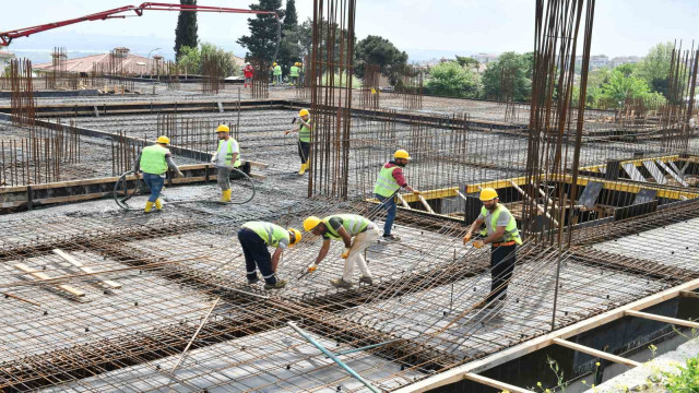 Esenyurt Belediye Başkanı Özer, yarım kalan projeleri tamamlıyor