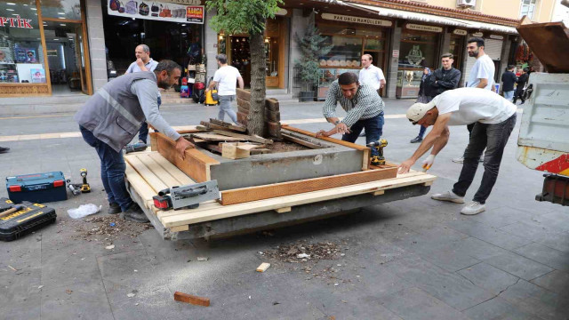 Gazi Caddesi bankları yenilendi