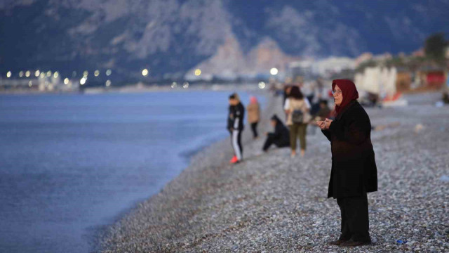 Hıdırellez’de Konyaaltı sahiline akın ettiler