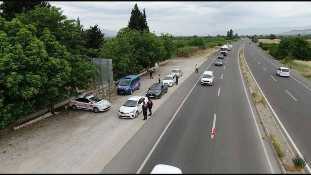 Karacasu’daki yol kontrolünde 259 araç sorgulandı