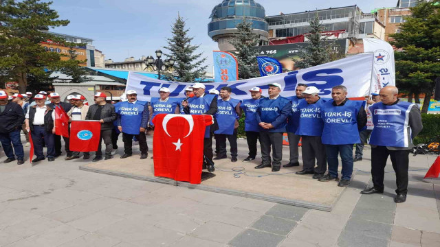 Kent Meydanında 1 Mayıs İşçi Bayramı davul zurna eşliğinde kutlandı