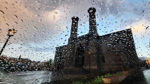 Meteorolojiden kuvvetli yağış uyarısı