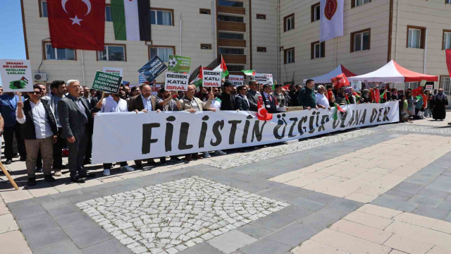 Öğrenciler İsrail’i protesto etti