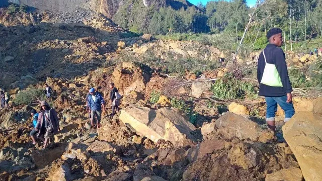 Papua Yeni Gine’deki heyelanda 2 bin kişi toprak altında kaldı