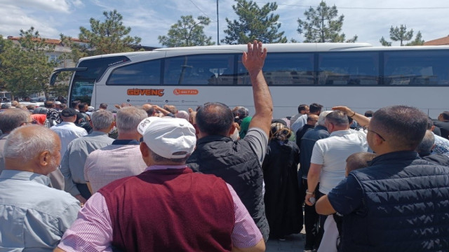 Tavşanlı’dan 42 hacı adayı dualarla uğurlandı