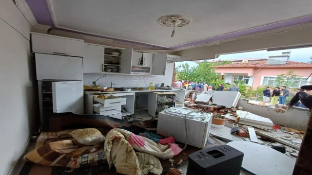 Tokat’ta mutfak tüpü bomba gibi patladı