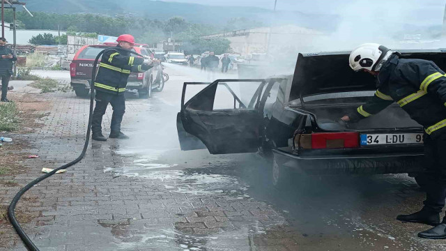 Tokat’ta yanan otomobil kullanılamaz hale geldi