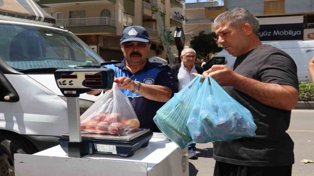 Toroslar’daki semt pazarlarında ’tartı kontrol noktası’ kuruldu