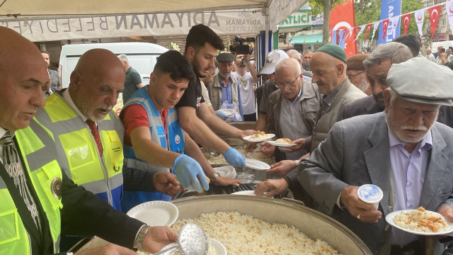 Türkçülük Günü’nde pilav dağıtıldı