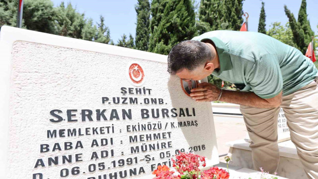 Bayram ve Babalar Günü’nde şehit oğluna ziyaret