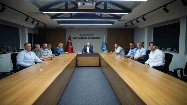 Esnaf dostu Başkan Büyükkılıç, hal kompleksi esnaflarını ağırladı