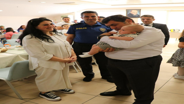 Sultanbeyli’de tayini çıkan 28 emniyet personeli için veda yemeği