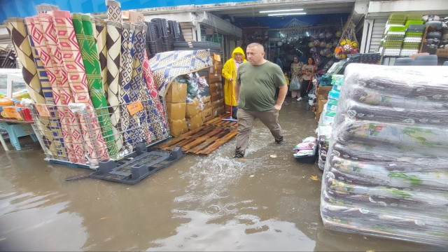 Kocaeli’de yollar nehre döndü