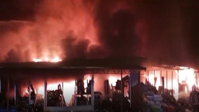 Malatya’da konteyner çarşıda yangın